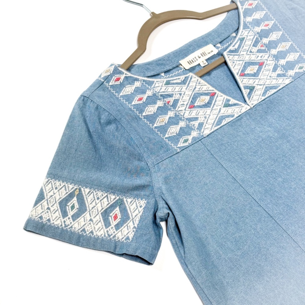 EUC Brass & Roe Chambray Embroidered Aztec Mini Dress β Size S β Retail $60 π΅β¨ - Picture 6 of 11